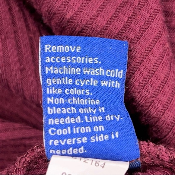 Medium Apt 9 Burgundy Red Short Sleeve Top Knot Accent Ribbed Stretch Casual - Picture 13 of 13